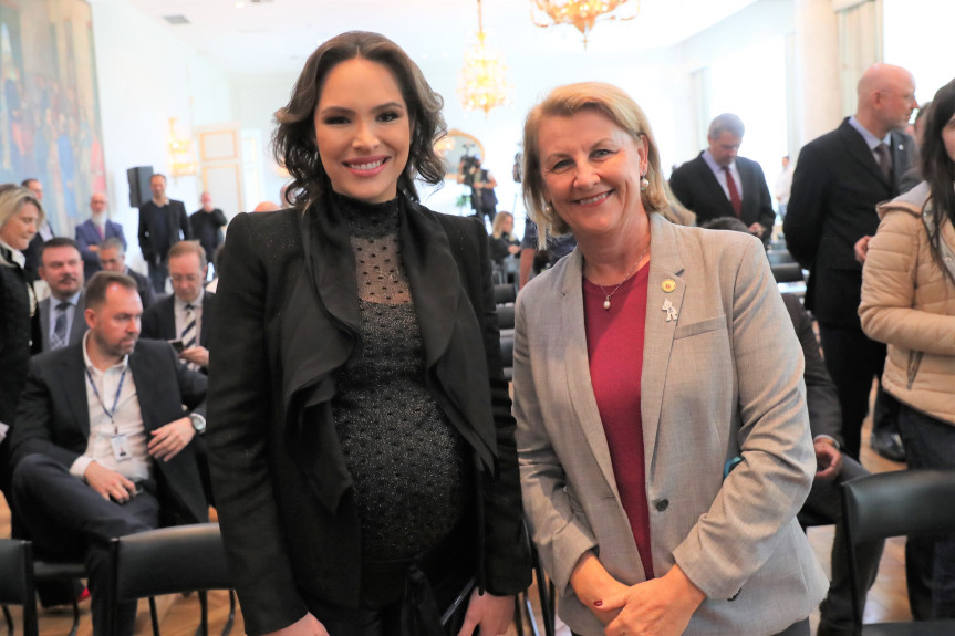 As deputadas Maria Victoria (PP) e Márcia Huçulak (PSD).