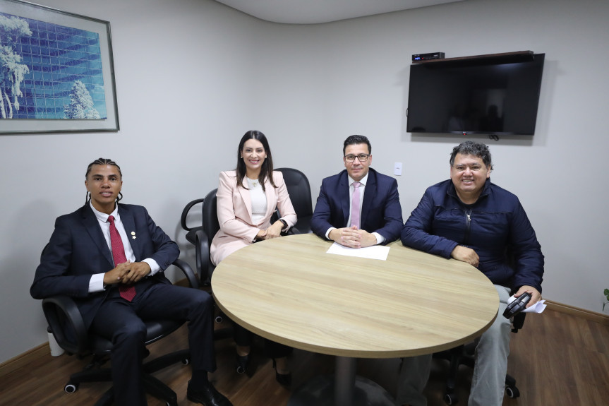 Grupo de trabalho reuniu-se no início da tarde desta segunda-feira (24).