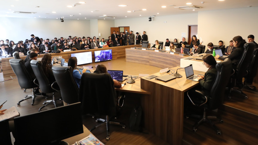 Primeira reunião da CCJ marcou o 3º dia de trabalhos do Parlamento Universitário 2025.