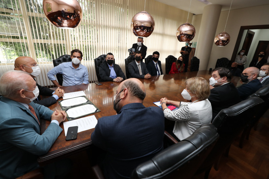 Assembleia Legislativa assina termo de Cooperação Técnica com a UFPR para o desenvolvimento do Laboratório de Práticas Legislativas.