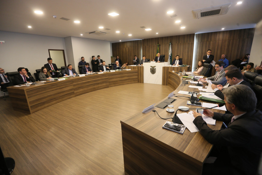 Reunião extraordinária da CCJ realizada nesta segunda-feira (09).