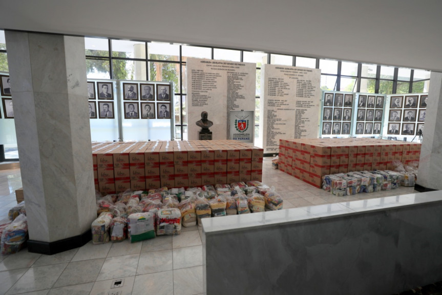 762 cestas básicas arrecadas pelos servidores da Assembleia Legislativa são entregues à Defesa Civil.