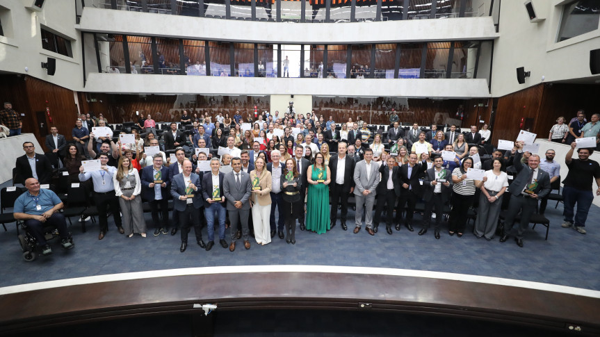 Solenidade ocorreu na tarde desta quarta-feira (22), no Plenário da Casa.