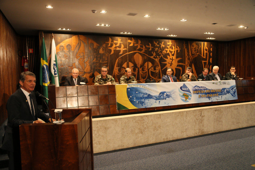 Seminário Água – Defesa do Brasil e do Paraná reuniu civis e militares para debater a importância estratégica de recursos hídricos para defesa e desenvolvimento.