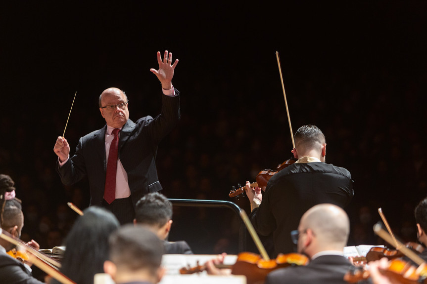 Com o tema “Venha se aquecer com Tchaikovsky”, a apresentação da Orquestra Sinfônica do Paraná traz um espetáculo inteiro baseado na obra do compositor russo.
