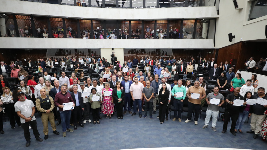 Líderes comunitários foram homenageados e receberam certificado com Voto de Louvor e Congratulações.