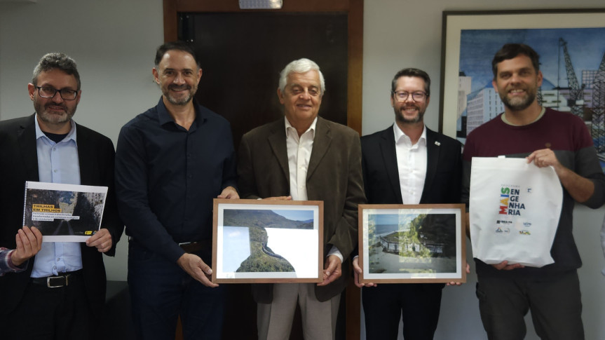 Nesta terça-feira (5), o deputado se reuniu com representantes do Crea-PR.
