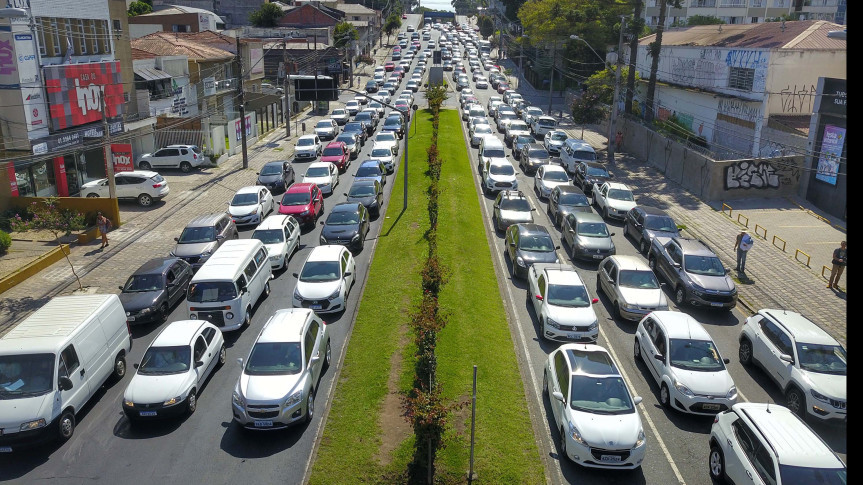 Mais de 2,5 milhões de carros, 268,7 mil motocicletas, 244,7 mil caminhonetes e 225,1 mil camionetas terão a redução no IPVA.