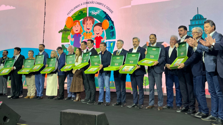 O deputado estadual Fabio Oliveira participou nesta segunda-feira (20) da celebração dos 30 anos do programa.
