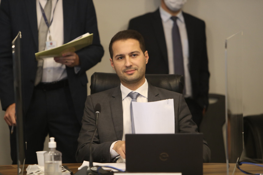 Comissão de Indústria e Comércio segue na análise do projeto que proíbe o passaporte da vacina