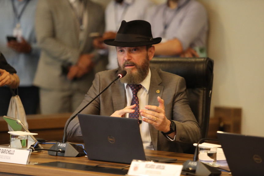 Deputado Tito Barichello (União).