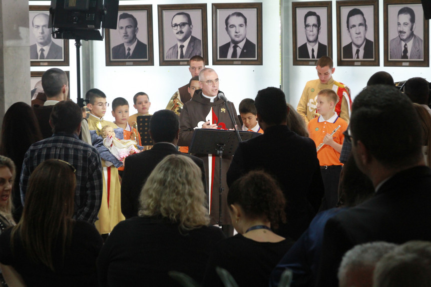 Congregação católica apresentou na Assembleia Legislativa, com um coral formado por jovens músicos, um ato em homenagem à festa máxima da cristandade.