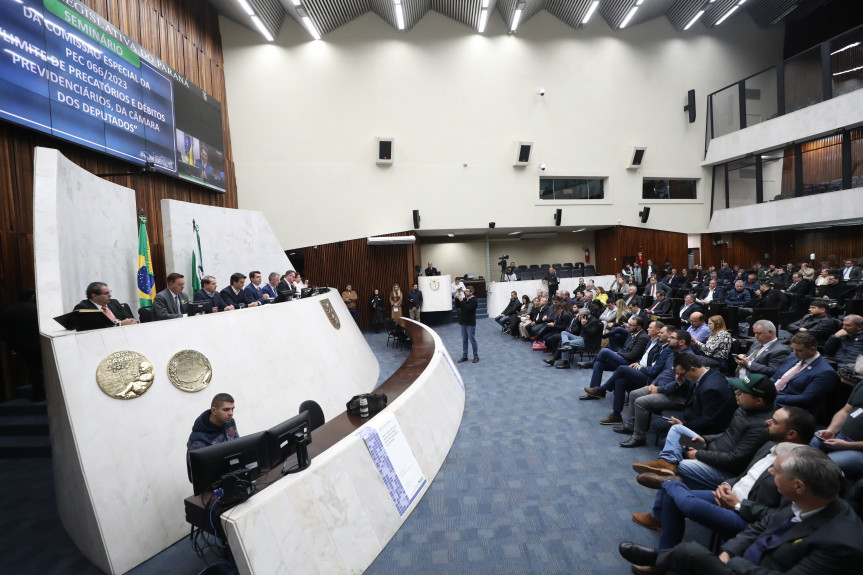 Seminário ocorreu na manhã desta segunda-feira (16), no Plenário da Casa.