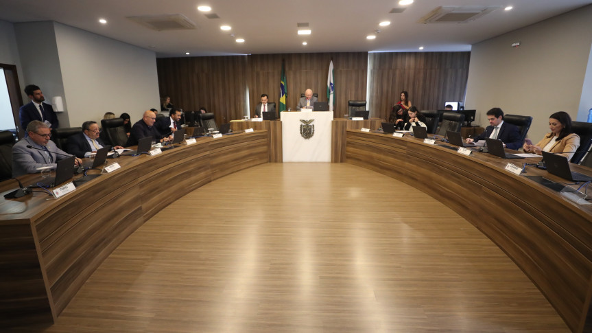 Reunião extraordinária ocorreu no início da tarde desta segunda-feira (24), no Auditório Legislativo.