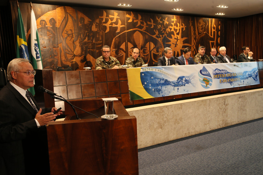 Seminário Água – Defesa do Brasil e do Paraná reuniu civis e militares para debater a importância estratégica de recursos hídricos para defesa e desenvolvimento.