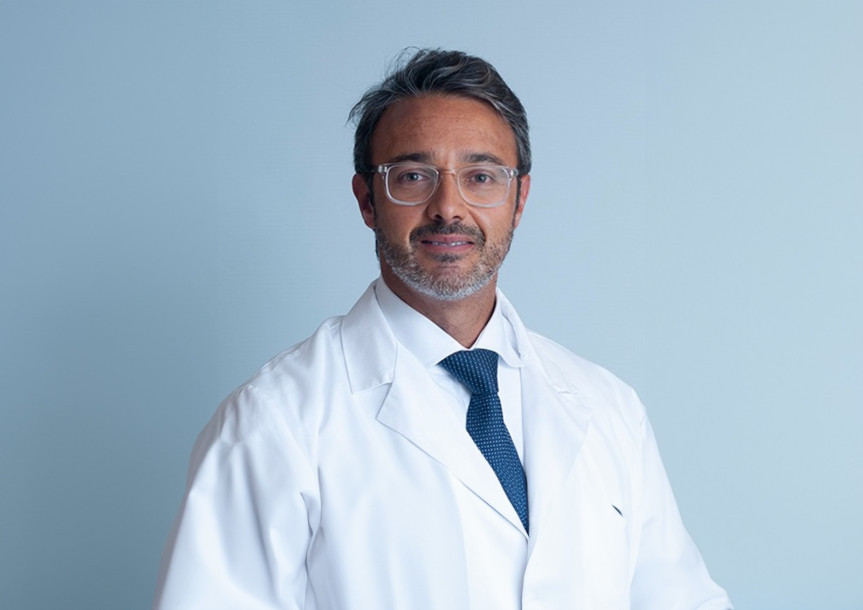 O médico paranaense Leonardo Riella comandou a realização do primeiro transplante de rim de um porco geneticamente modificado para um paciente vivo.