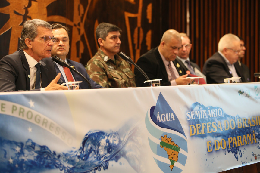 Seminário Água – Defesa do Brasil e do Paraná reuniu civis e militares para debater a importância estratégica de recursos hídricos para defesa e desenvolvimento.
