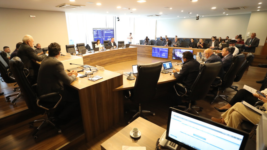 Reunião ocorreu no início da tarde desta segunda-feira (27), no Auditório Legislativo.