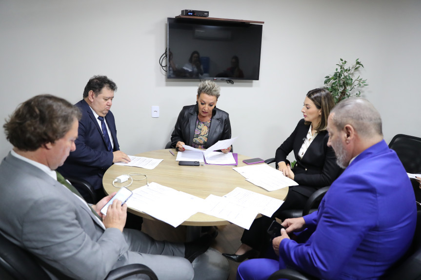 Reunião ocorreu após a sessão plenária desta segunda-feira (28).