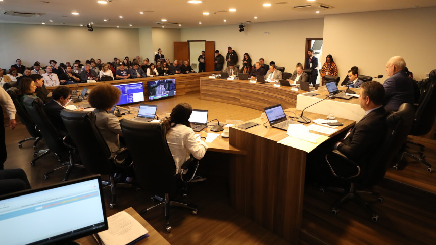 Reunião ocorreu no início da tarde desta terça-feira (17), no Auditório Legislativo.