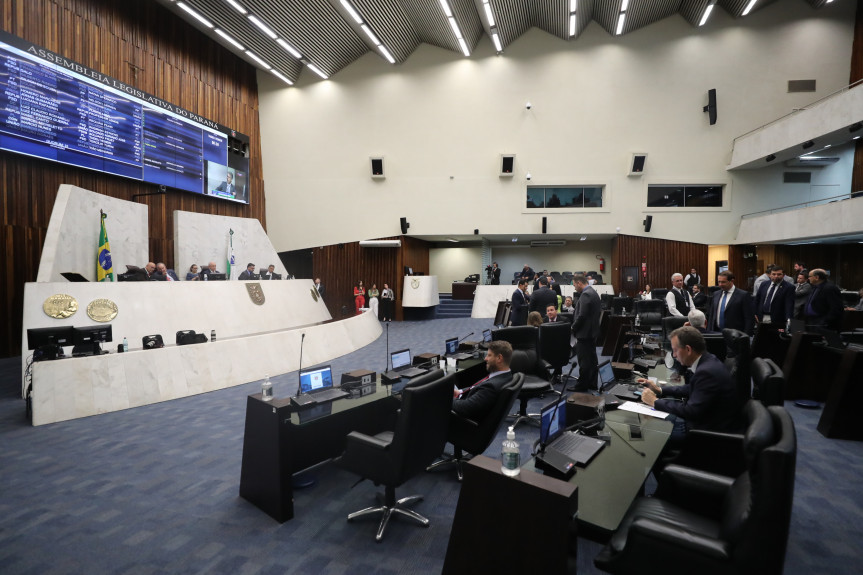 Projeto que facilita transporte gratuito para pessoas com HIV é aprovado em terceiro turno de votação na Assembleia Legislativa do Paraná.