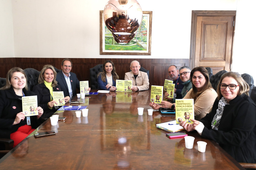Equipe da Sanepar foi recebida pelo presidente da Casa, deputado Ademar Traiano (PSD), e a a presidente do Conselho de Ações Solidárias e Voluntariado da Assembleia, Rose Traiano, na Sala de Reuniões do Gabinete da Presidência.