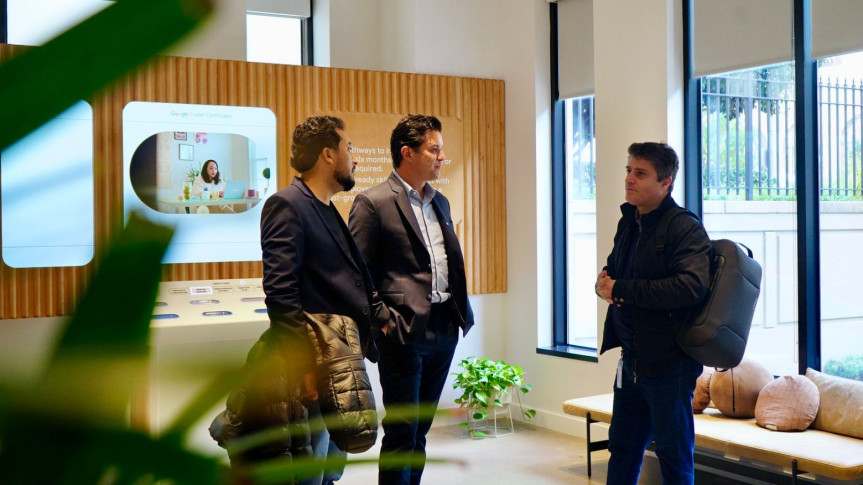 O deputado estadual Adriano José (PP) está em Washington (EUA) representando a Assembleia Legislativa do Paraná no Google Summit 2025.