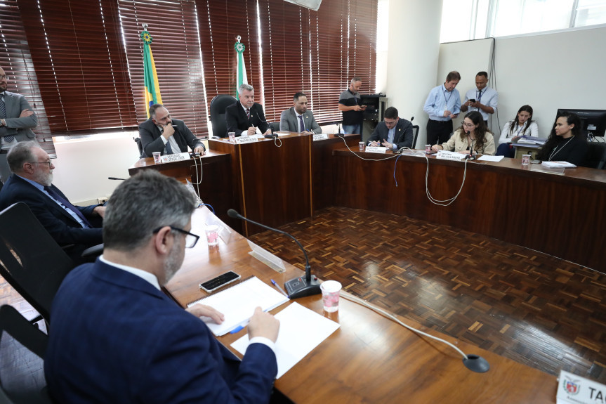 Reunião ocorreu na Sala das Comissões, na tarde desta segunda-feira (11).
