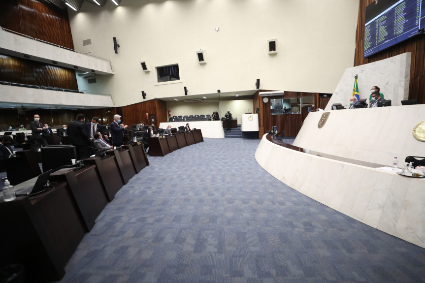 Deputados aprovam o Orçamento do Estado para 2022.