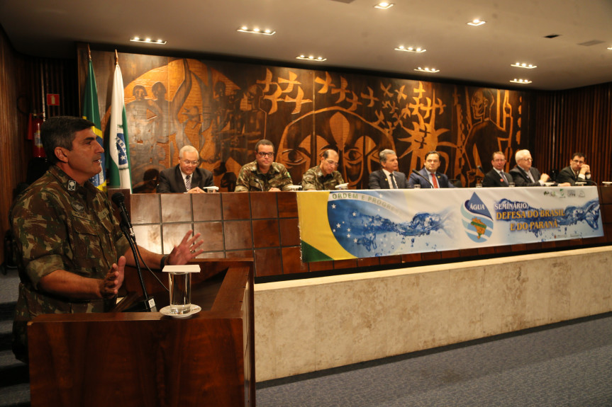 Seminário Água – Defesa do Brasil e do Paraná reuniu civis e militares para debater a importância estratégica de recursos hídricos para defesa e desenvolvimento.