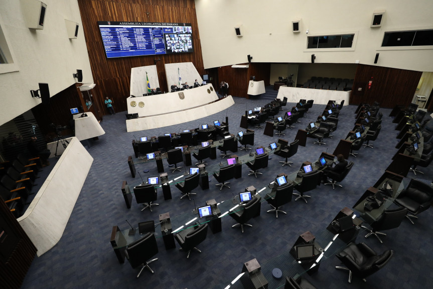 Projeto que pune o compartilhamento e divulgação de fake news teve a votação adiada na sessão desta segunda-feira (13) da Assembleia Legislativa do Paraná.