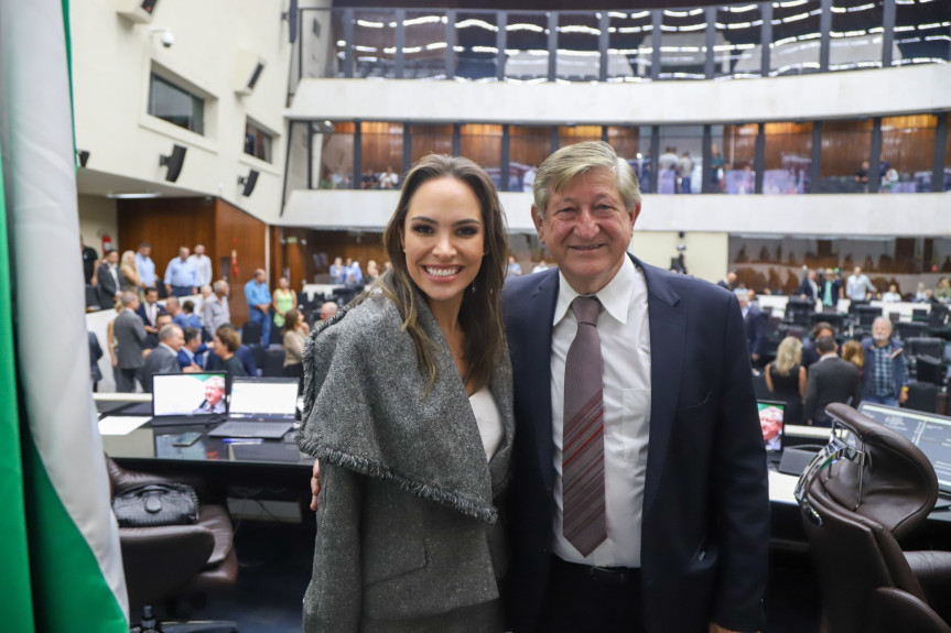 A homenagem foi proposta pela deputada estadual Maria Victoria (PP) com coautoria de 28 deputados e aprovada por unanimidade pela Assembleia.
