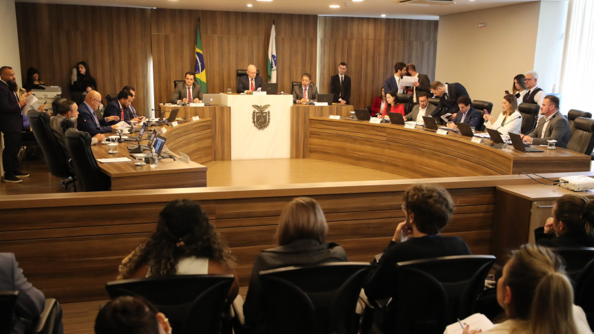 Reunião ocorreu no início da tarde desta terça-feira (27), no Auditório Legislativo.