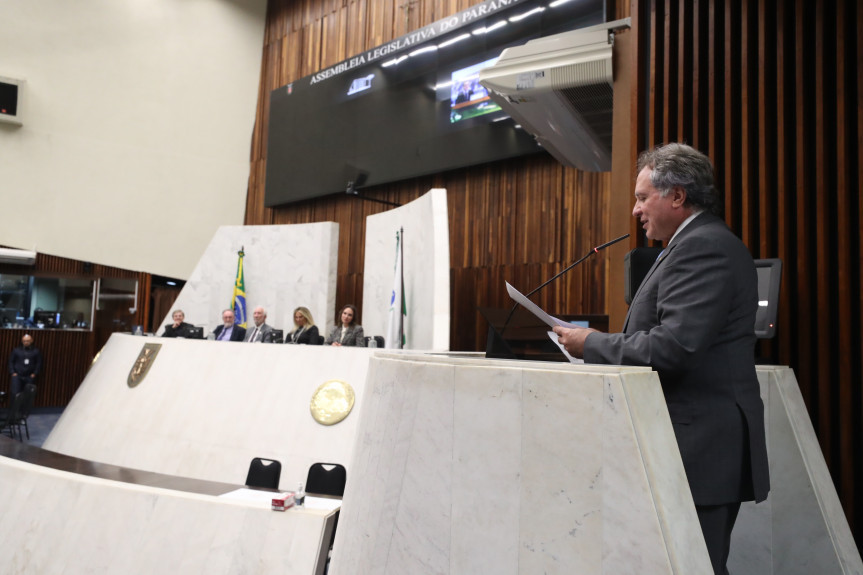 Anatalicio Risden Junior, diretor-geral brasileiro da Itaipu Binacional, recebe o título de Cidadão Benemérito do Paraná.