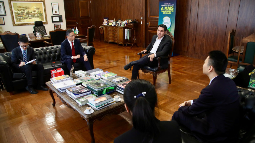 Delegação chinesa foi recebida no Gabinete da Presidência na manhã desta segunda-feira (26).