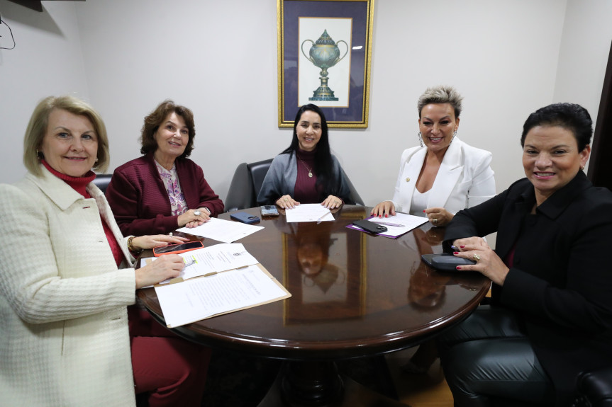 Reunião ocorreu após a sessão plenária desta segunda-feira (12).
