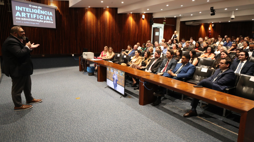 O desembargador do TRE-SP Diogo Rais Rodrigues Moreira foi o palestrante do evento.