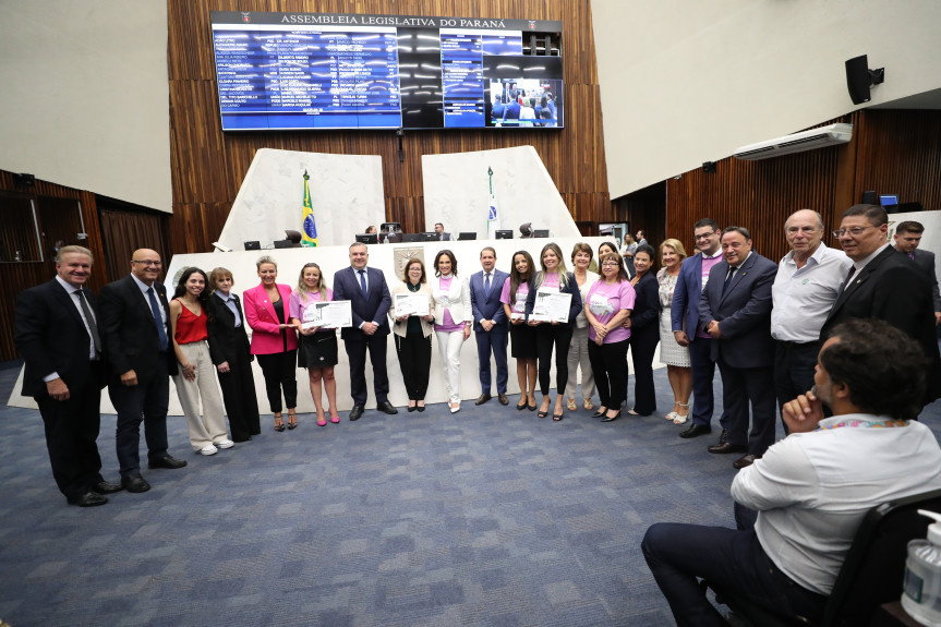 A iniciativa chama a atenção para o Dia de Conscientização das Doenças Raras, oficialmente comemorado em 29 de fevereiro. No Paraná, a Lei 18.646/2015 instituiu a data.