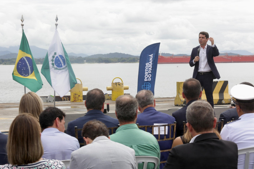 “Temos um porto eficiente e estratégico, que é referência internacional e que vem superando recordes constantes na sua operação”, observou Curi.