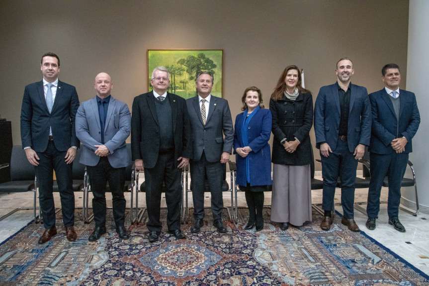 A Assembleia integra o projeto, que está alinhado às diretrizes estratégicas do Estado do Paraná e aos Objetivos de Desenvolvimento Sustentável (ODS), especialmente no que tange à promoção de instituições eficazes, responsáveis e inclusivas.