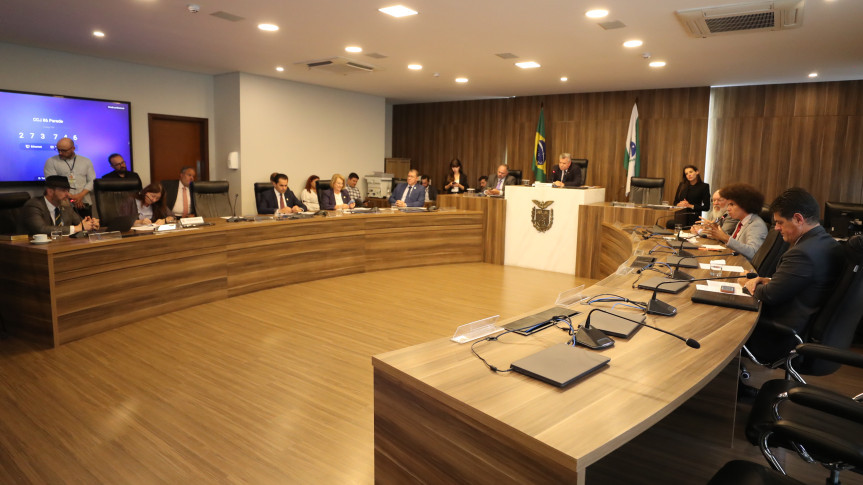 Reunião ocorreu no início da tarde desta segunda-feira (13), no Auditório Legislativo.