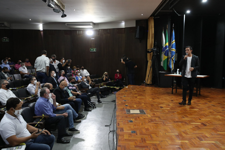 Deputados criticam altos valores do pedágio no Norte Pioneiro e demonstram preocupação com o modelo apresentado pelo Governo Federal.