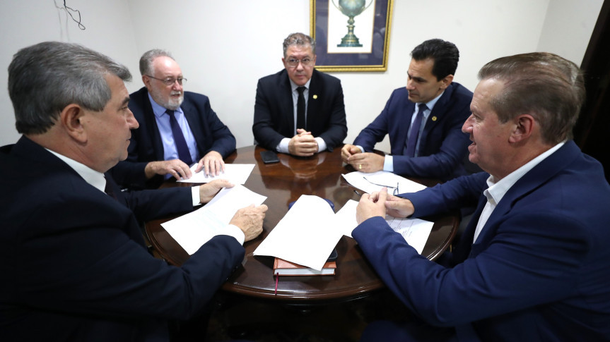 Reunião ocorreu antes das sessões plenária desta terça-feira (11).