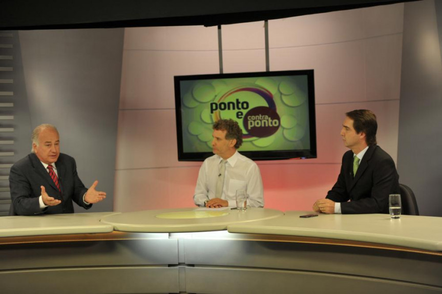 Da direita para a esquerda, deputado Wilson Quinteiro (PSB), diretor de Comunicação da Alep, Hudson José e deputado Luiz Eduardo Cheida (PMDB). 