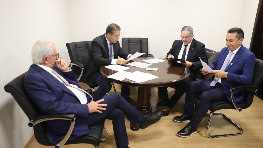 Reunião ocorreu após a sessão plenária de segunda-feira (24).