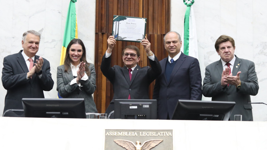 O escolhido para representar os homenageados foi o presidente do Conselho Federal de Corretores de Imóveis, João Teodoro da Silva.