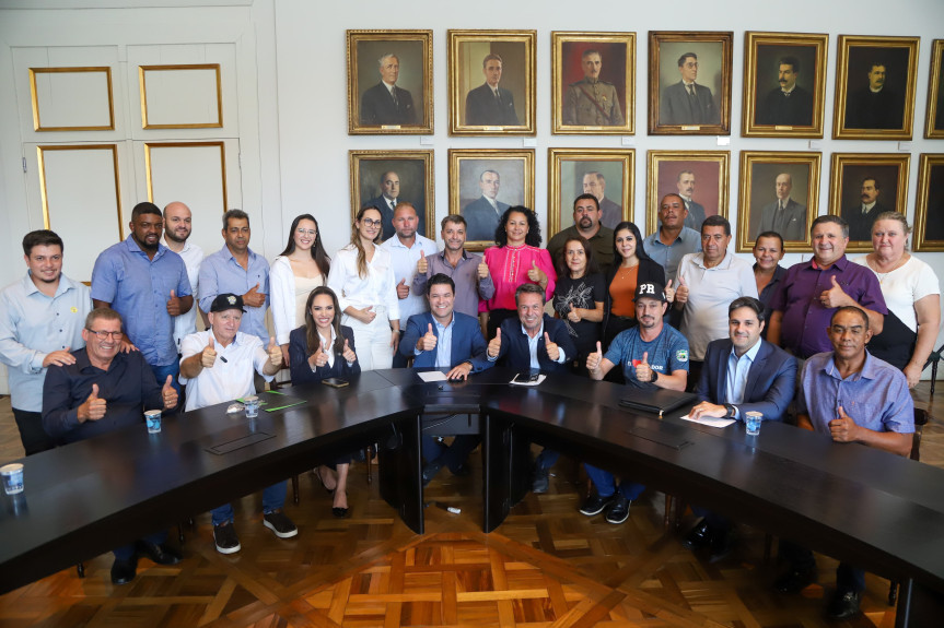 A deputada Maria Victoria (PP) participou da assinatura da contratação do projeto na segunda-feira (17), no Palácio Iguaçu.