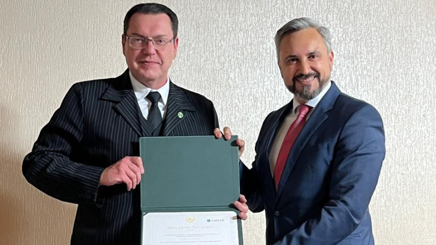 O deputado Fabio Oliveira (PODE) recebeu homenagem do Conselho Regional de Medicina do Paraná.