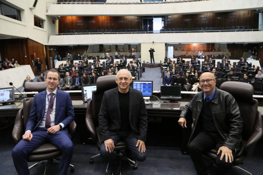 Comissão Executiva da Assembleia afirma que o objetivo do projeto é promover o debate político entre os jovens e criar novas lideranças para o estado.