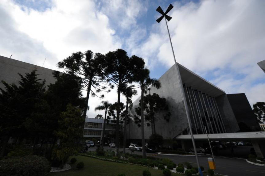 Projeto do Executivo que trata da licença prêmio dos servidores será analisado pela Comissão de Finanças e também pelo plenário na próxima semana.